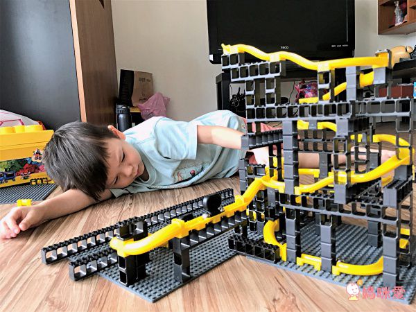 德國 HUBELiNO - pi系列軌道積木-70pcs(高斯大砲+基礎顆粒+軌道套件)