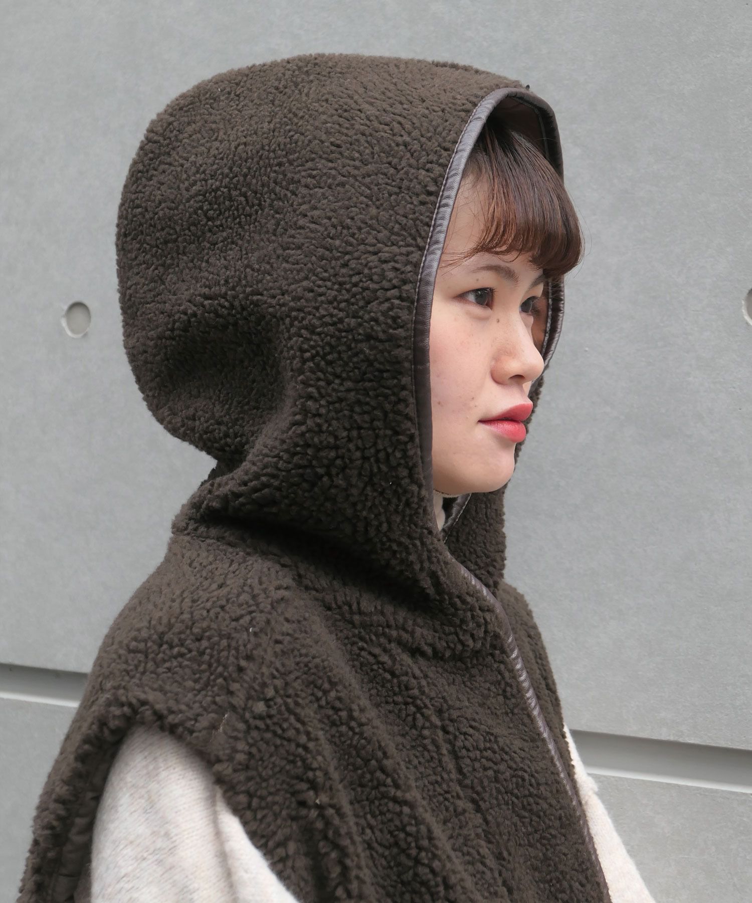 日本 Riche Glamour - 泰迪熊弧形衣襬連帽背心外套-深灰咖