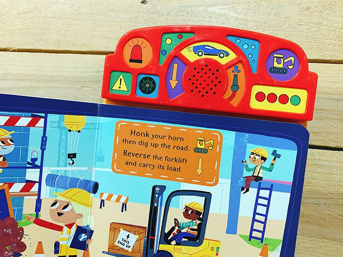 On the Move: Drive Me! 出發囉！交通工具音效書 (厚頁書)