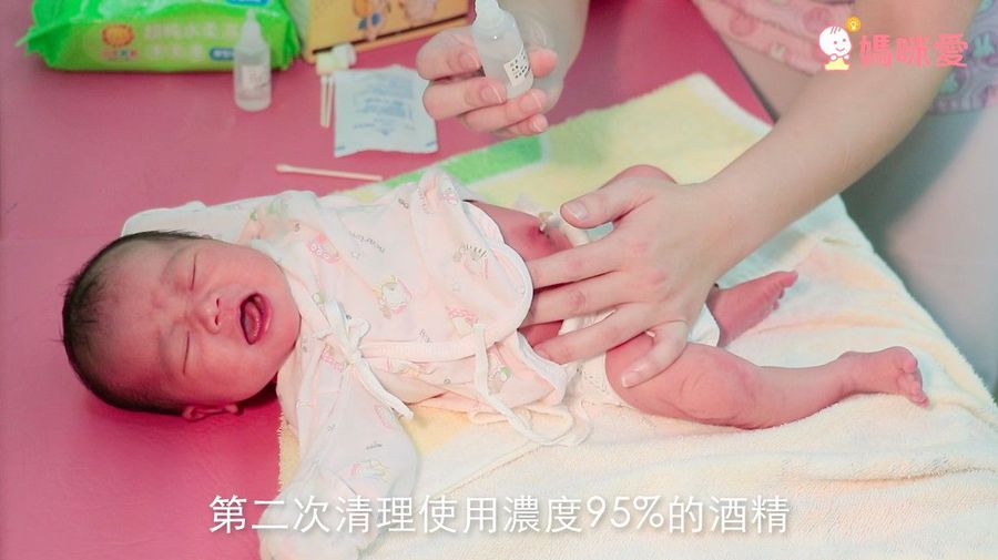 【新手爸媽必修課】新生兒清肚臍，三步驟圖文教學