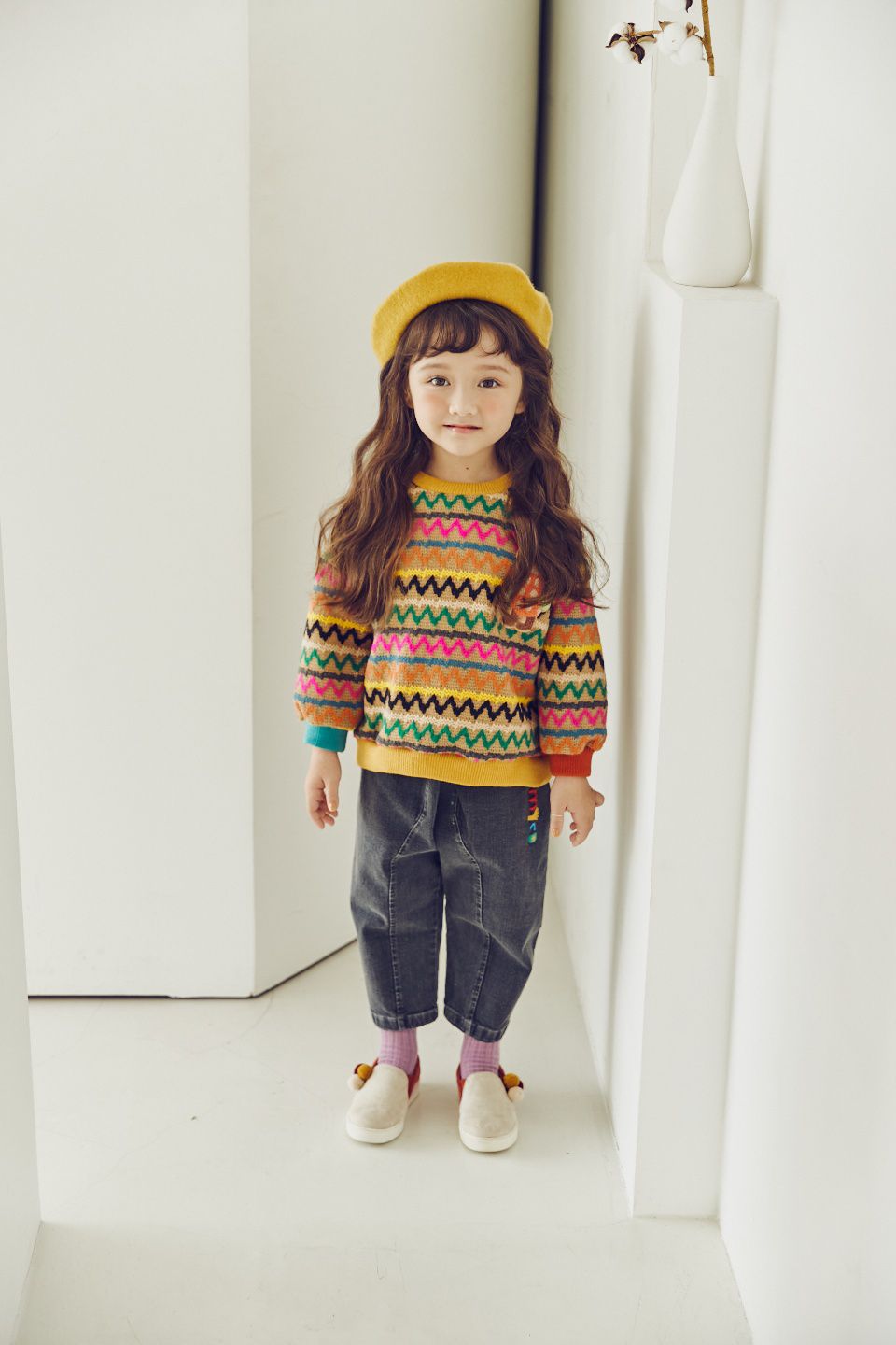 韓國 Mimico - 毛絨熊裝飾波浪紋針織上衣-卡其X黃