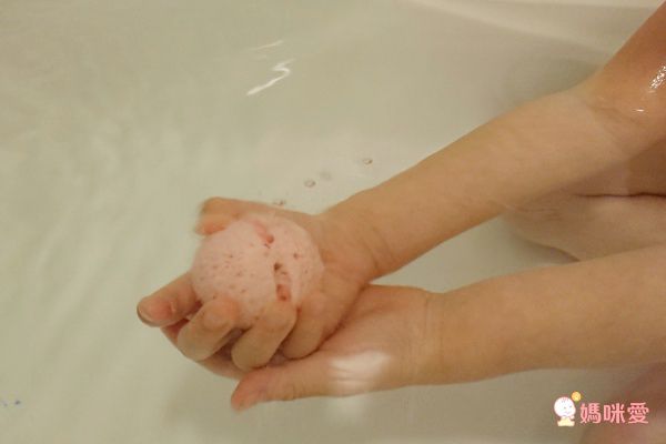 日本超人氣 TOMICA 車車入浴球，增添孩子洗澡樂趣