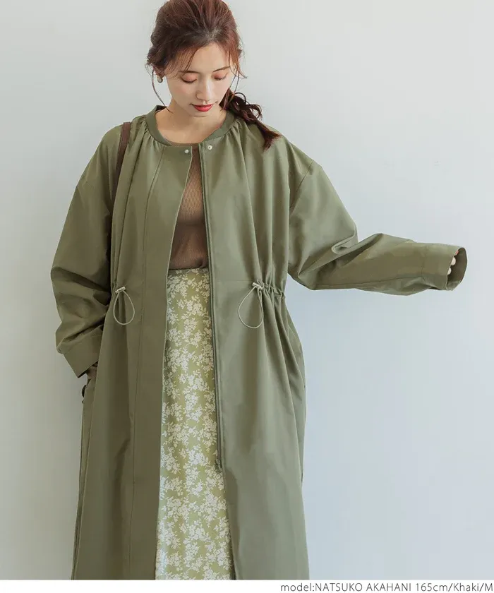 日本 COCA - 早春圓領抽繩收腰長版風衣-軍綠