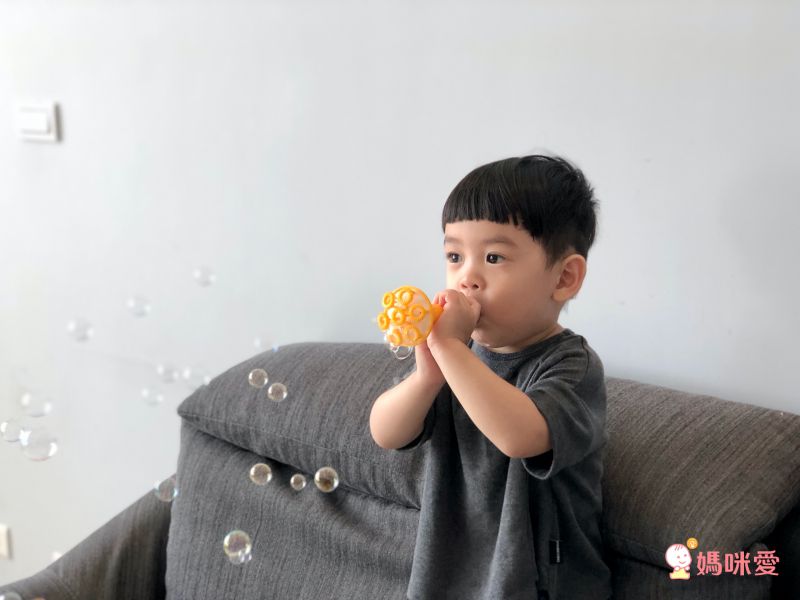 韓國 BUBBLOOO - 小號角長頸鹿吹泡泡神器-套組-主機+118ml補充液