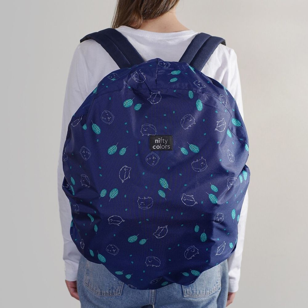 日本 nifty colors - 輕量防潑水背包雨衣/防水套-刺蝟小森林-深藍 (20~30L背包適用)