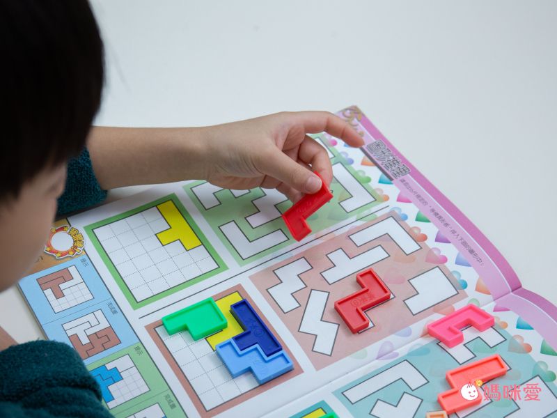 資優數學 - 越玩越聰明系列一 等積異形智力遊戲-4本練習本+教具+我很棒貼紙