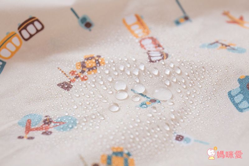 日本 akachan to issyo - 日本製防水斗篷雨衣-蝴蝶花園-粉-附收納袋