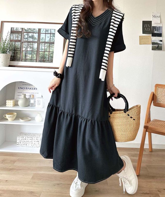 日本 Classical Elf - 顯瘦線條V領傘狀五分袖洋裝-卡其杏