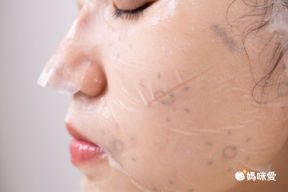 就像敷的導入儀！【AKIMIA 微電流面膜】4倍深度吸收