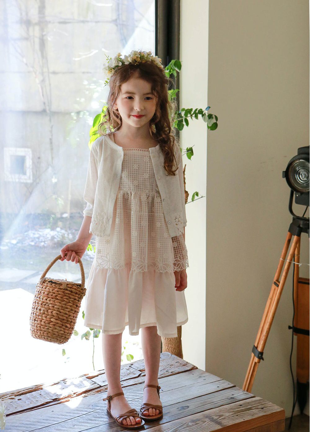 韓國 PuellaFLO - 鏤空花瓣下襬小外套-象牙白