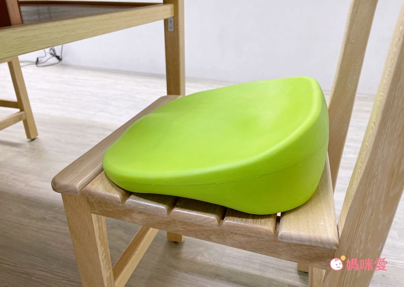 日本文具 SONIC - 人體工學 兒童學習椅墊