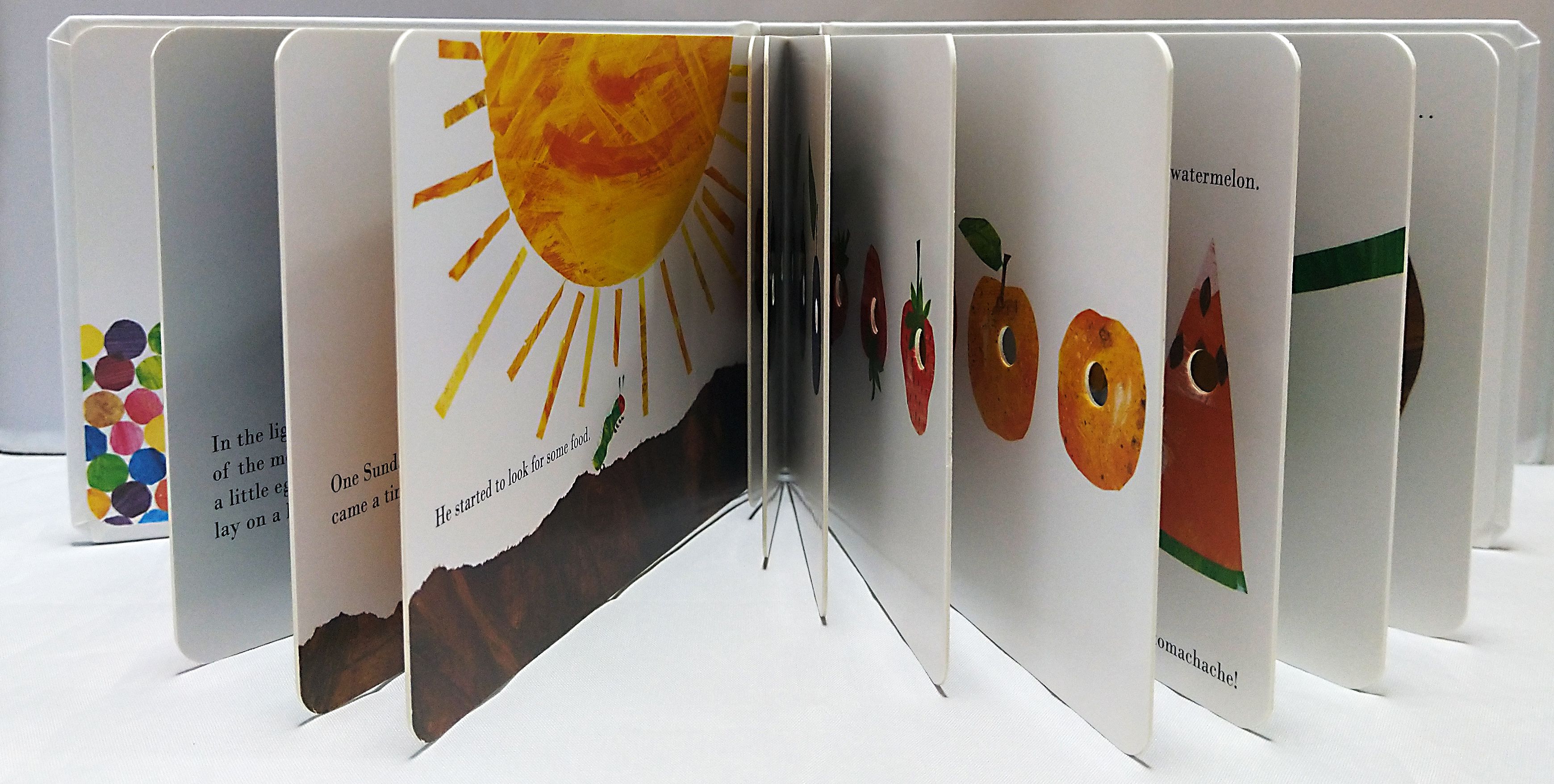 VERY HUNGRY CATERPILLAR-艾瑞卡爾幼兒硬頁書-彩色 (12.8×18cm/硬頁/彩色/18頁)