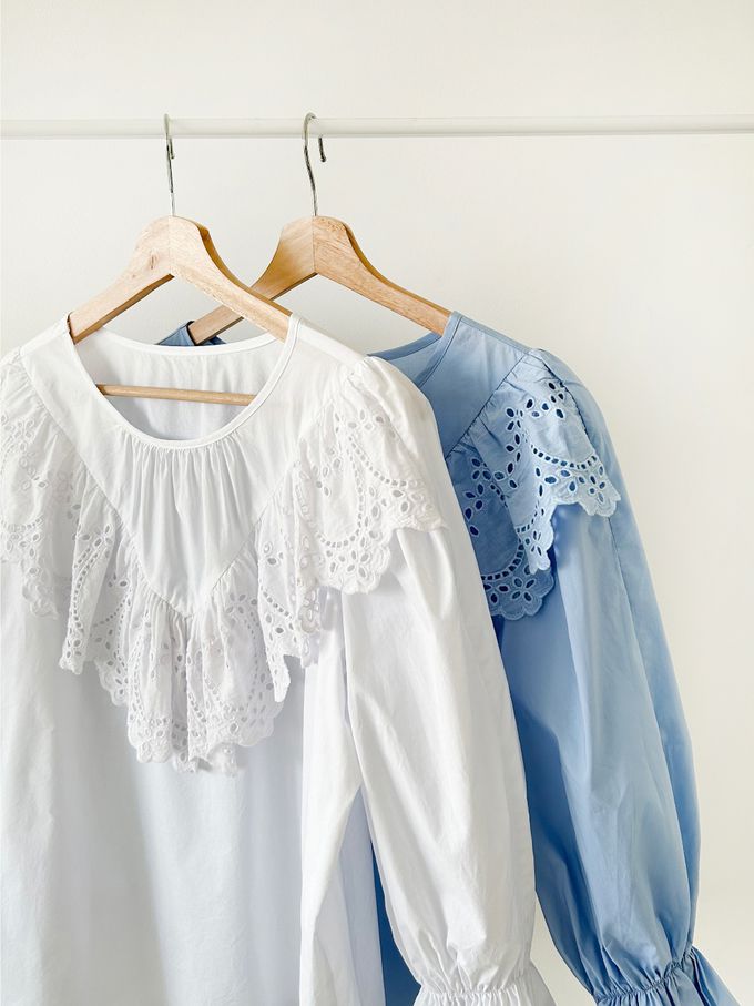 韓國女裝連線 - 鏤空V字荷葉裝飾圓領襯衫-天藍 (FREE)