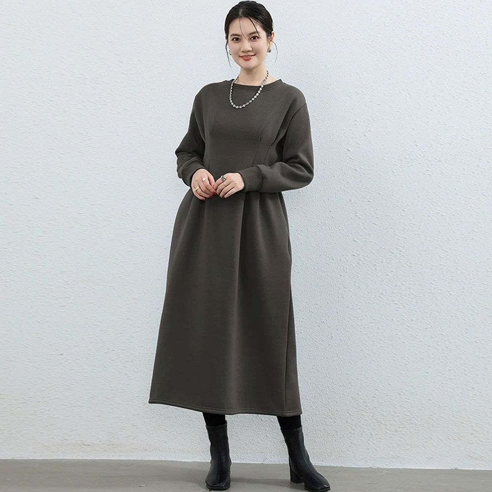 (內裡加絨)休閒感抓褶修身剪裁長袖洋裝-深灰
