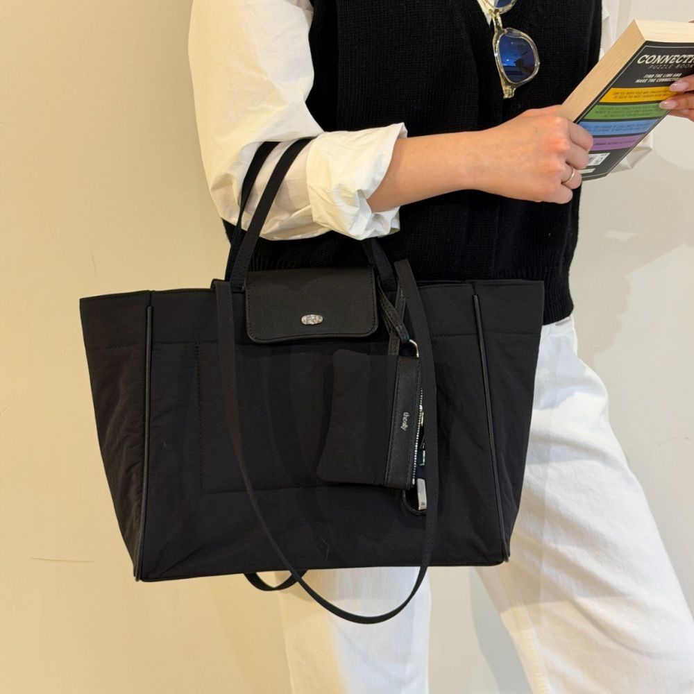小眾設計 (附小拉鍊包)輕量內分隔尼龍手提/肩背收納包 (黑)