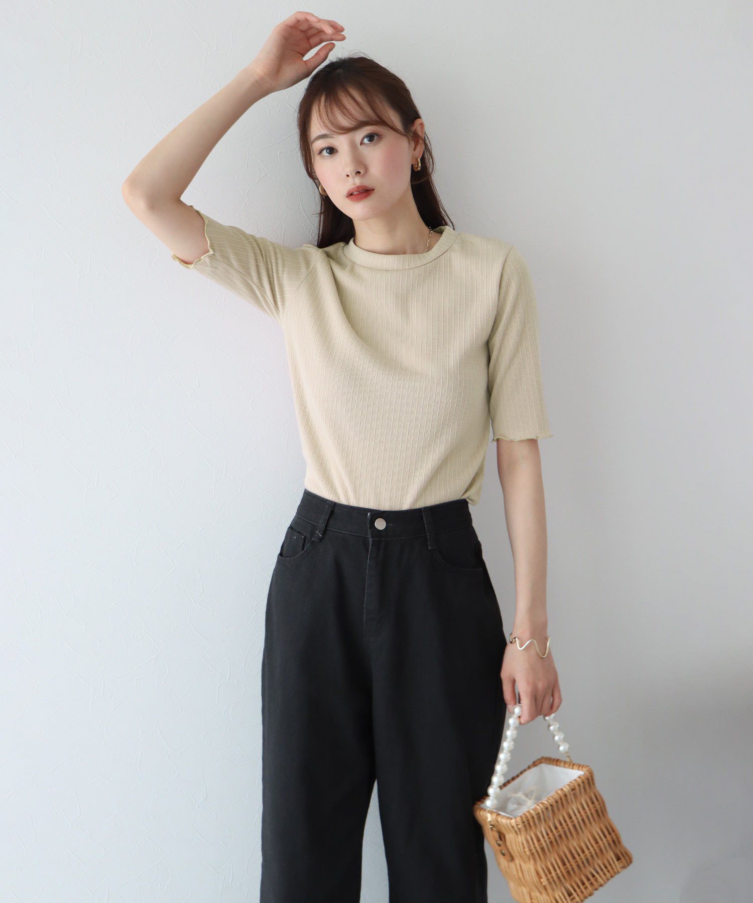 日本 BLUE EAST - 圓領彈性捲邊五分袖上衣-米杏