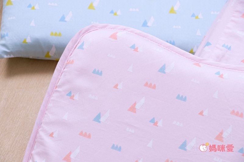 日本 Combi - Airpro水洗空氣-平枕-小山藍 (30x45x3cm)-3個月起