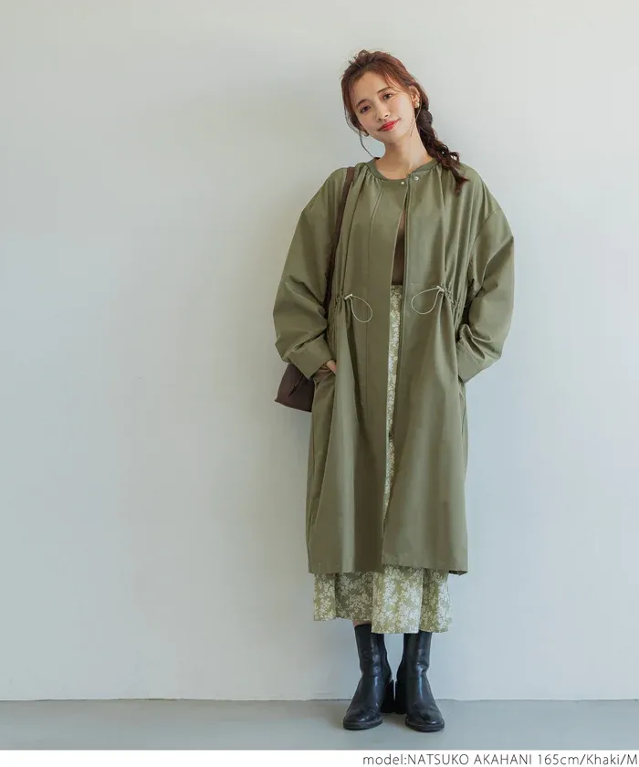 日本 COCA - 早春圓領抽繩收腰長版風衣-軍綠