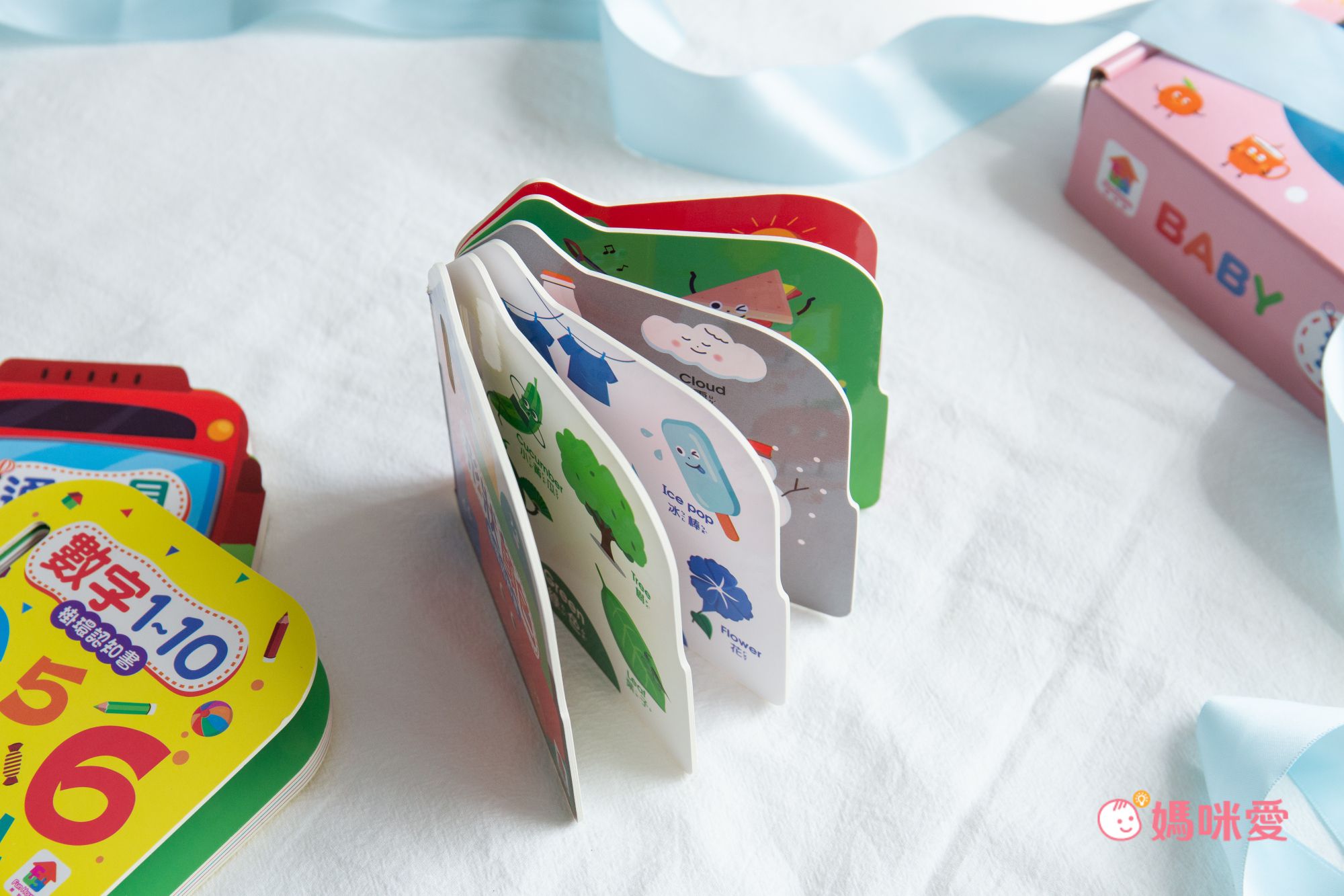 BABY掛環認知書-4本掛環認知書+1個固齒手搖鈴+2個可拆式伸縮掛環