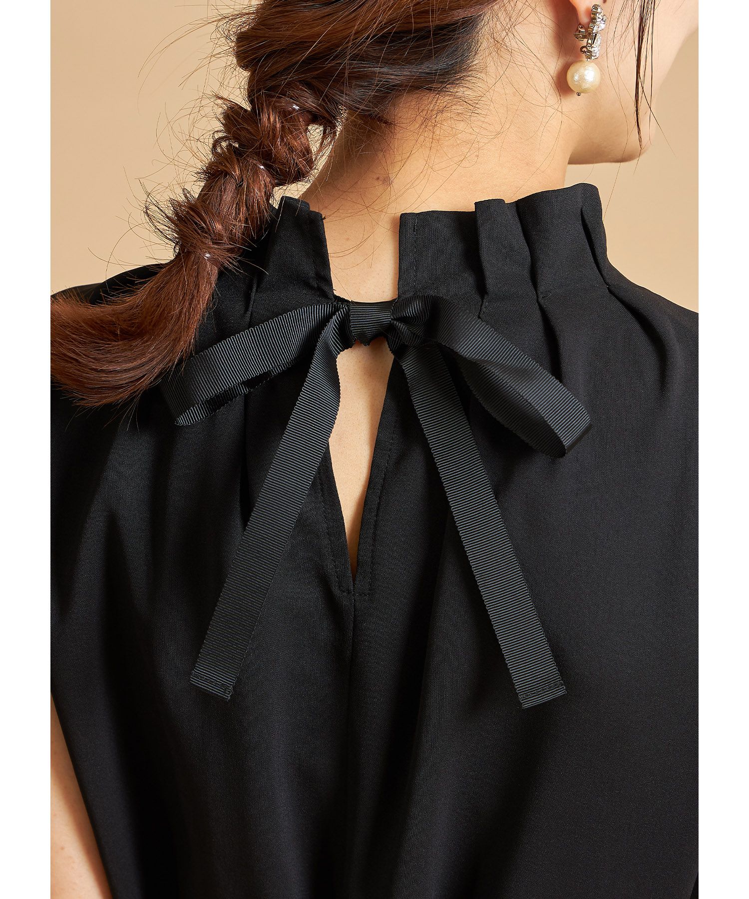 日本 tocco-closet - 高雅珍珠皺摺簡約洋裝-知性黑