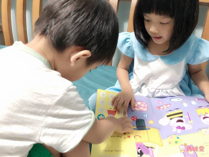 佩佩豬Peppa Pig陪你玩❤【英文遊戲書66折起】我最便宜～貼紙書限量搶購！