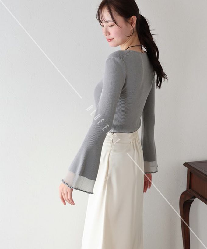 日本 BLUE EAST - 修身羅紋透膚層次喇叭長袖上衣-粉卡其