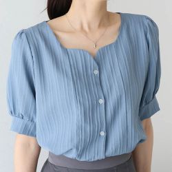 日本 BLUE EAST - 韓國製 心型領細緻泡泡短袖襯衫-煙燻藍