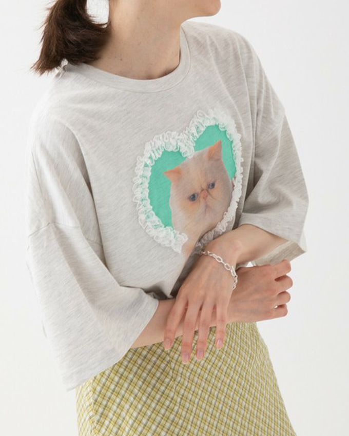 日本 gleam - 厭世貓咪愛心蕾絲寬大風短袖T恤-綠貓-燕麥灰