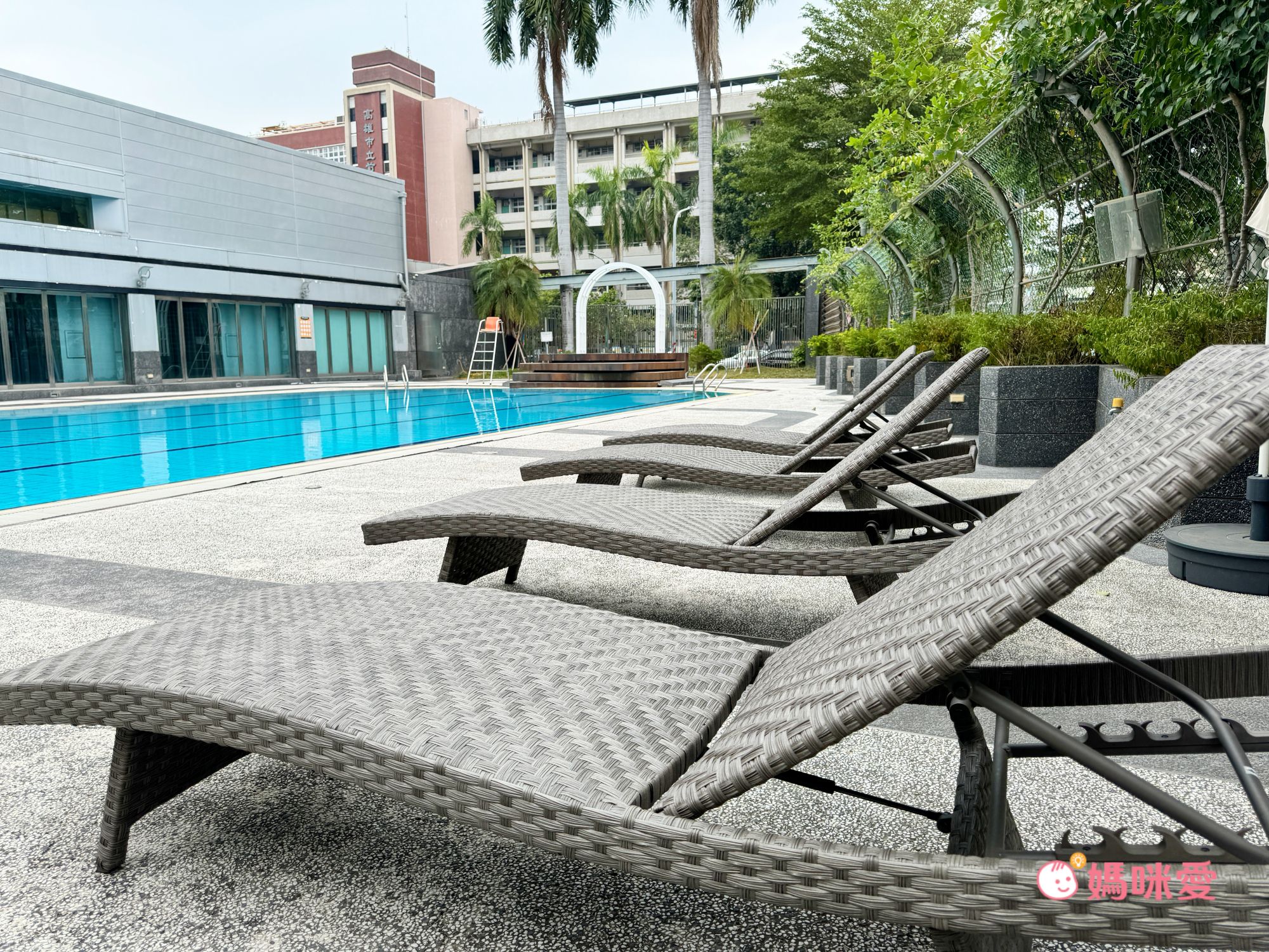 親子友善【承攜行旅 高雄六合館】破百坪賽車場 / 戶外泳池