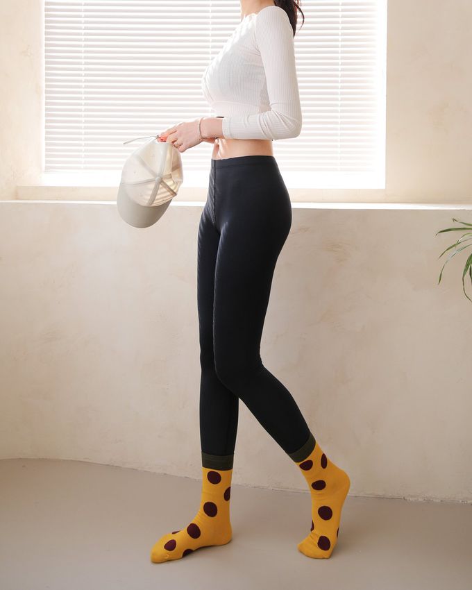 韓國Marian - 撞色大圓點中筒襪-白X黑 (Free)