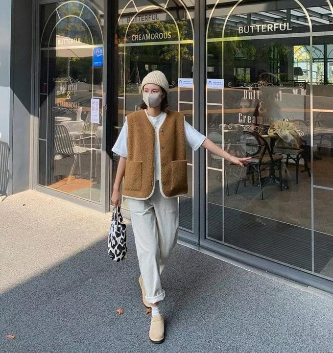 韓國 LANDING - 韓國製羊羔絨口袋背心-象牙白 (FREE)