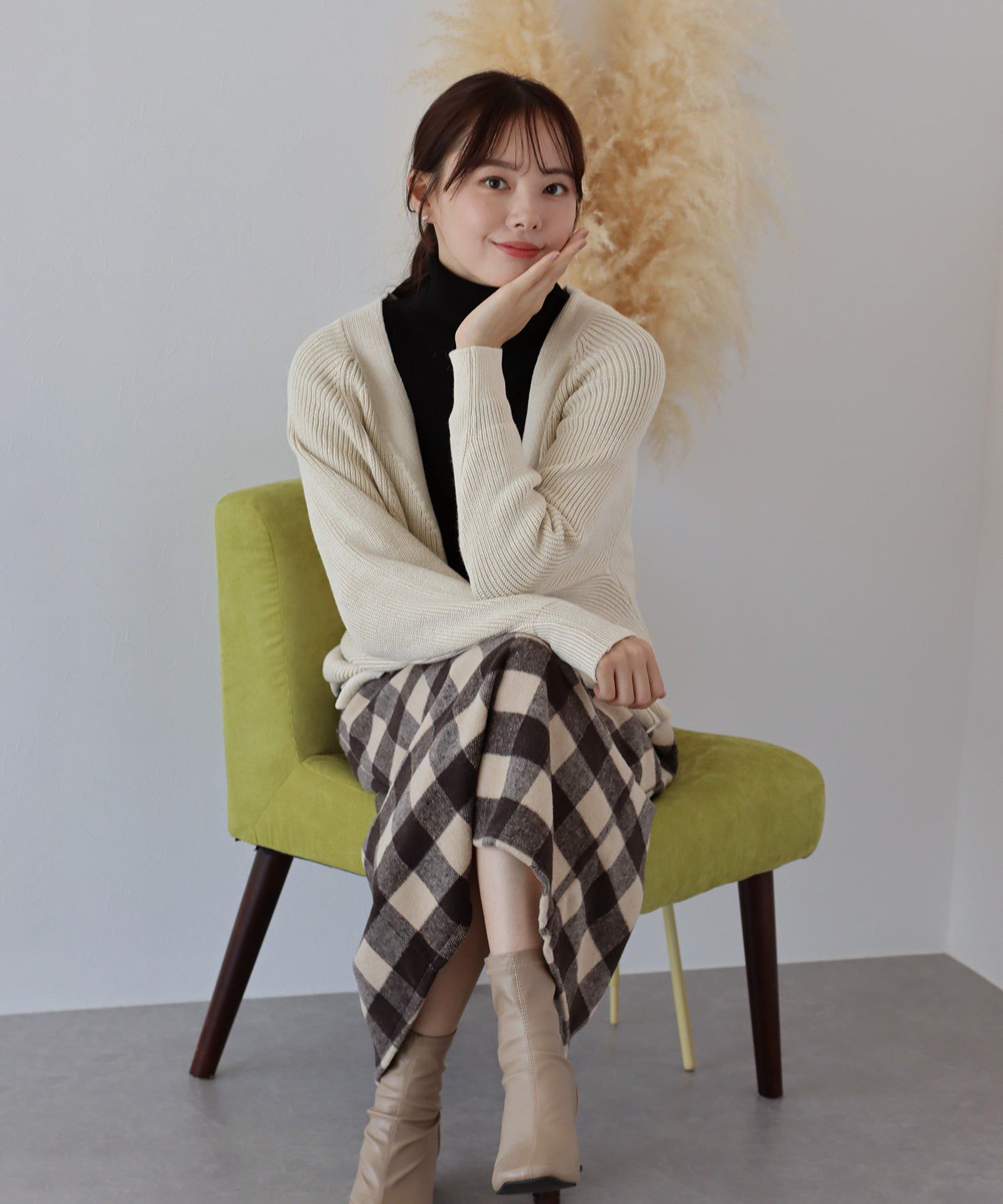 日本 BLUE EAST - 百搭V領彈性針織外套-米杏