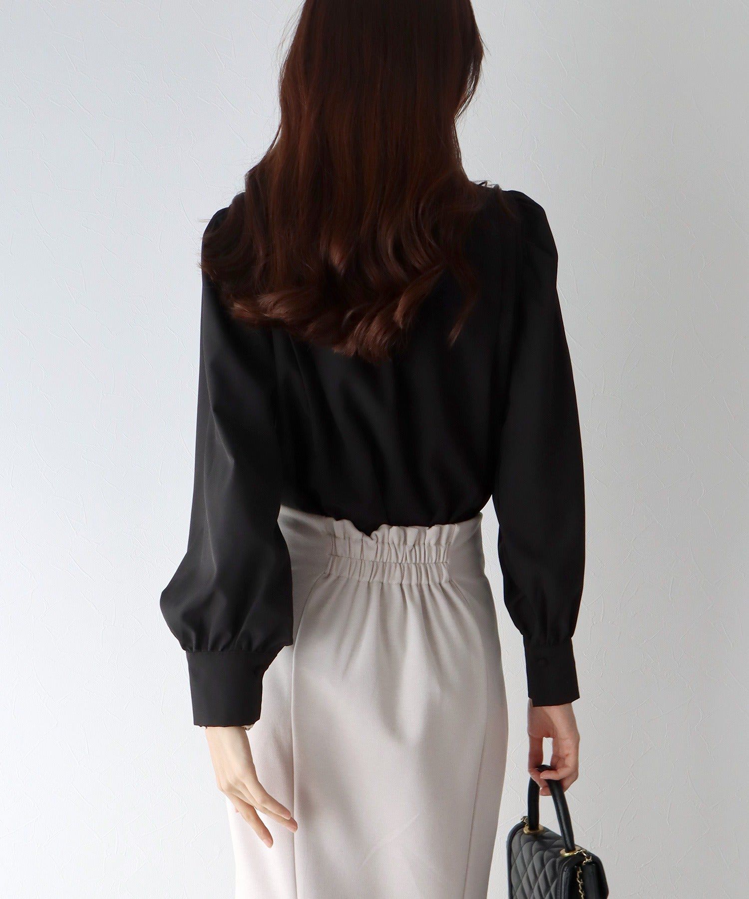 日本 BLUE EAST - 文藝氣質打摺長袖襯衫-米杏