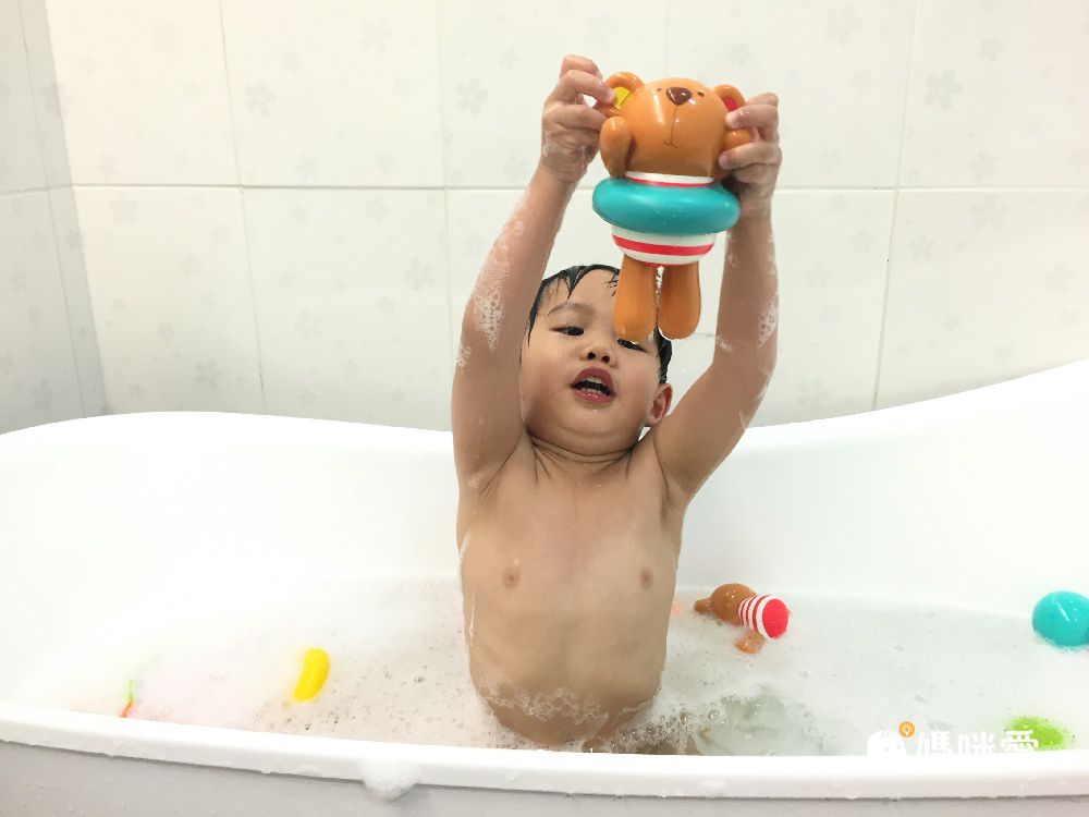 浴室秒變水上樂園【德國 Hape】戲水玩具，孩子愛上洗澡的魔法