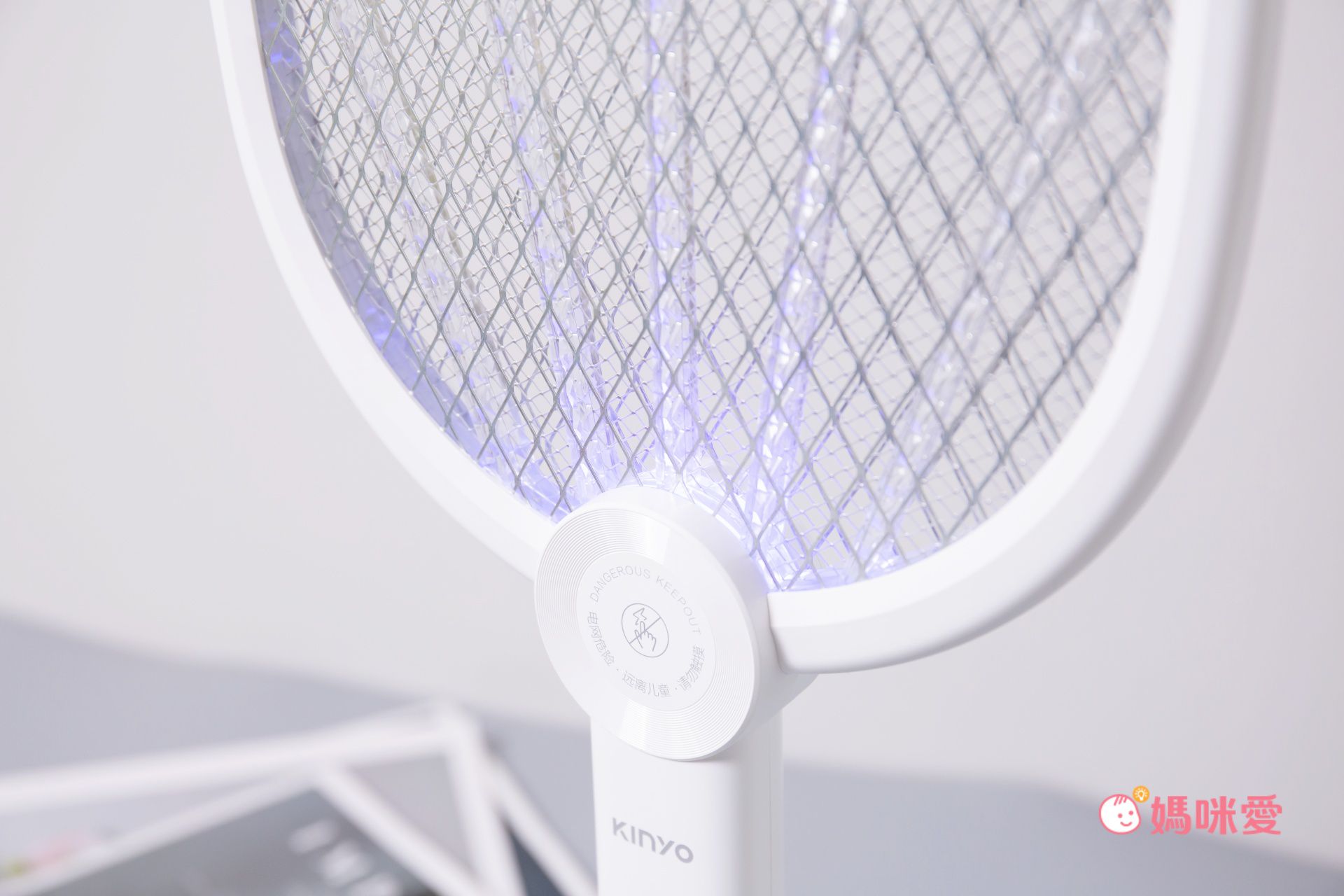 一擊斃殺！【KINYO】可伸縮折疊/日夜兩用捕蚊電蚊拍