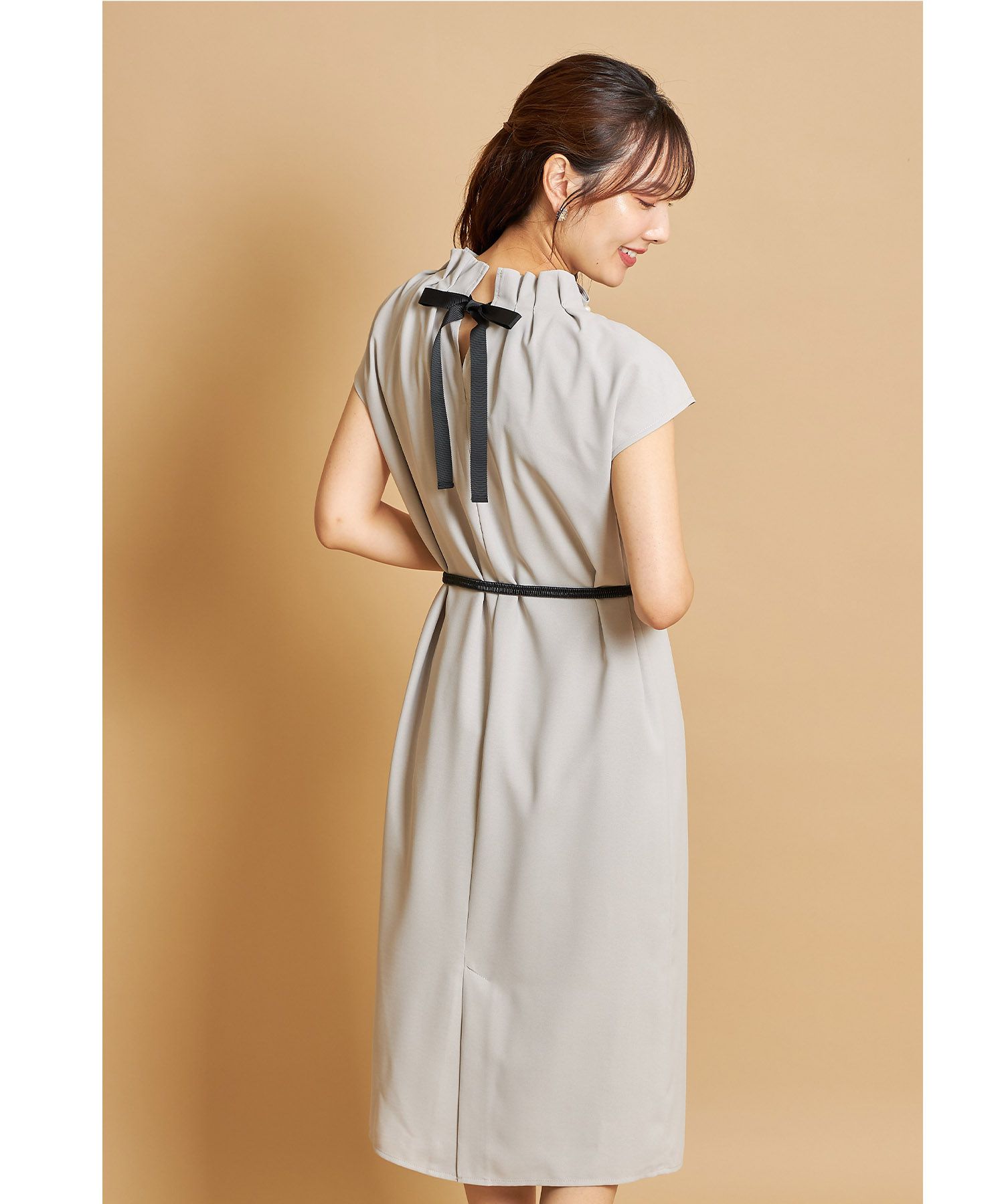 日本 tocco-closet - 高雅珍珠皺摺簡約洋裝-知性黑