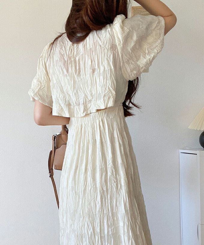 日本 Classical Elf - 透膚露背花卉皺摺深V泡泡袖洋裝-淺綠