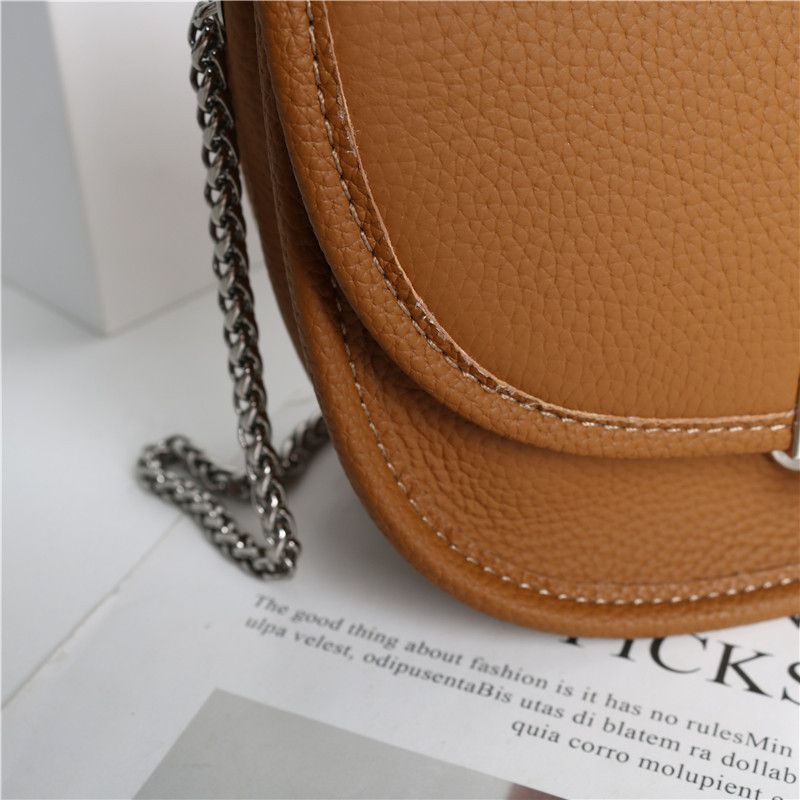 休閒肩揹真皮馬鞍包-焦糖棕 (17x15x8cm)