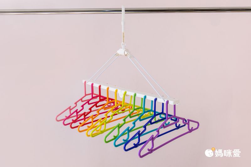 日本代購 - 熱銷定番 SUNNY系列彩虹可折疊衣架-10件衣架組 (55x38x50cm)