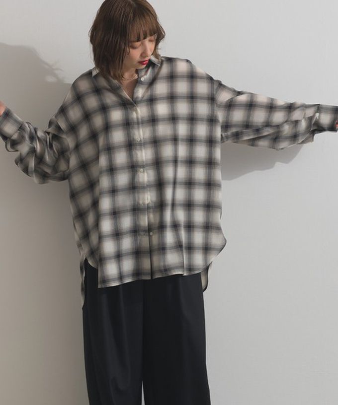 日本 ELENCARE DUE - 2way穿法輕盈透膚寬版薄襯衫-直條紋-水藍