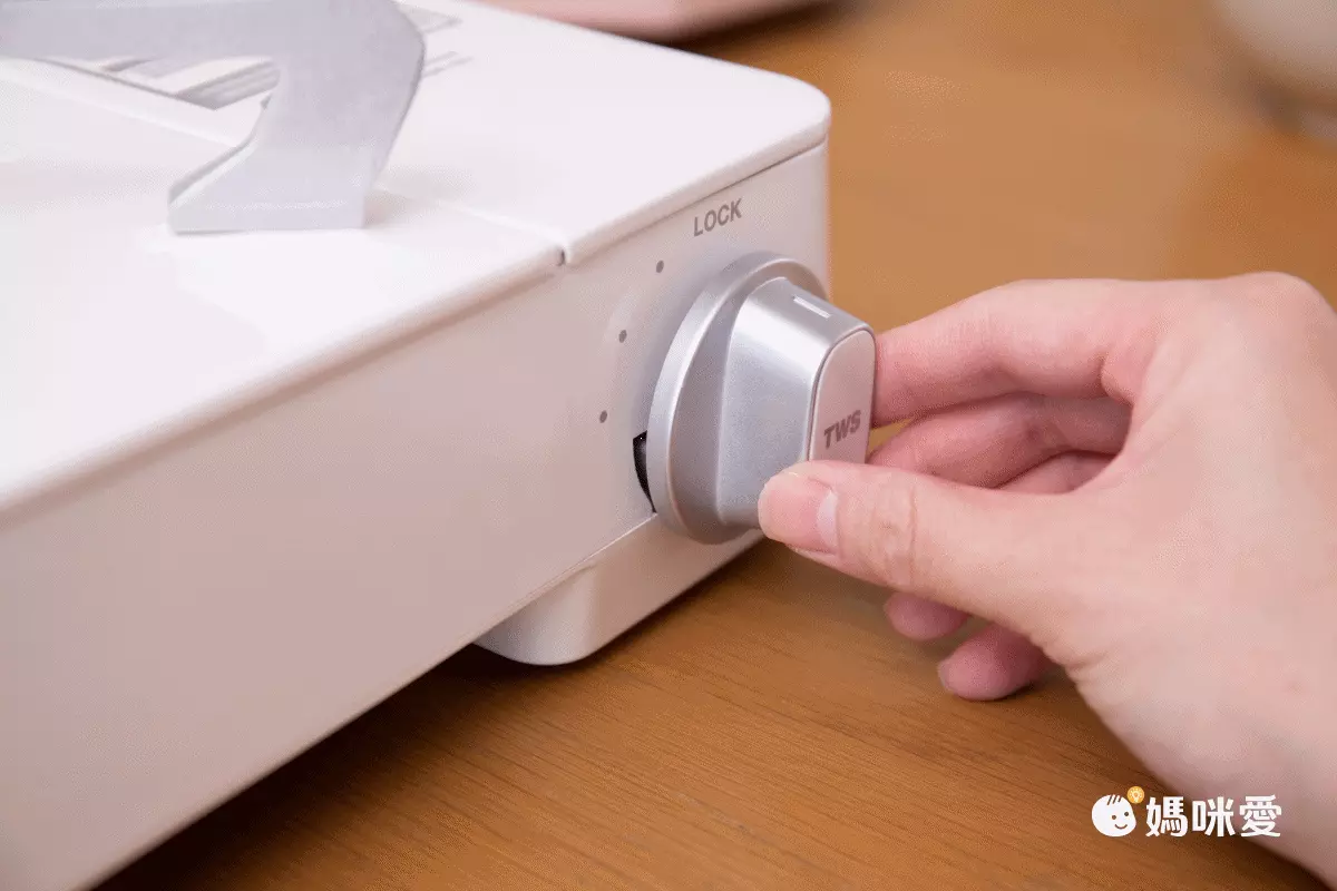 韓國 Dr.HOWS - Twinkle Stove卡式瓦斯爐(家庭用3.0KW)/內燃式卡式點火/兒童安全鎖裝置-冰河白