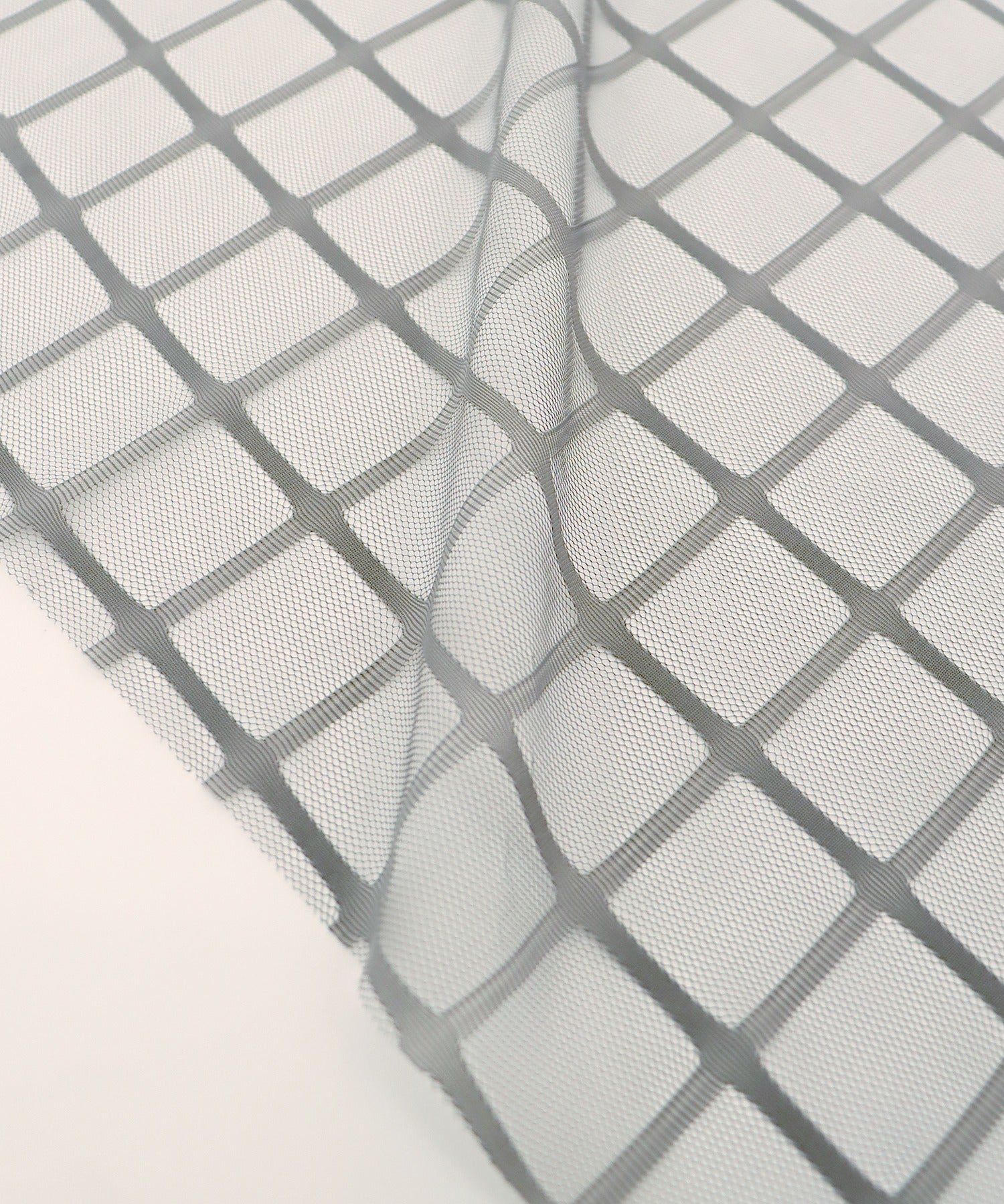 日本 BLUE EAST - 優雅格紋修身紗裙-簡約黑