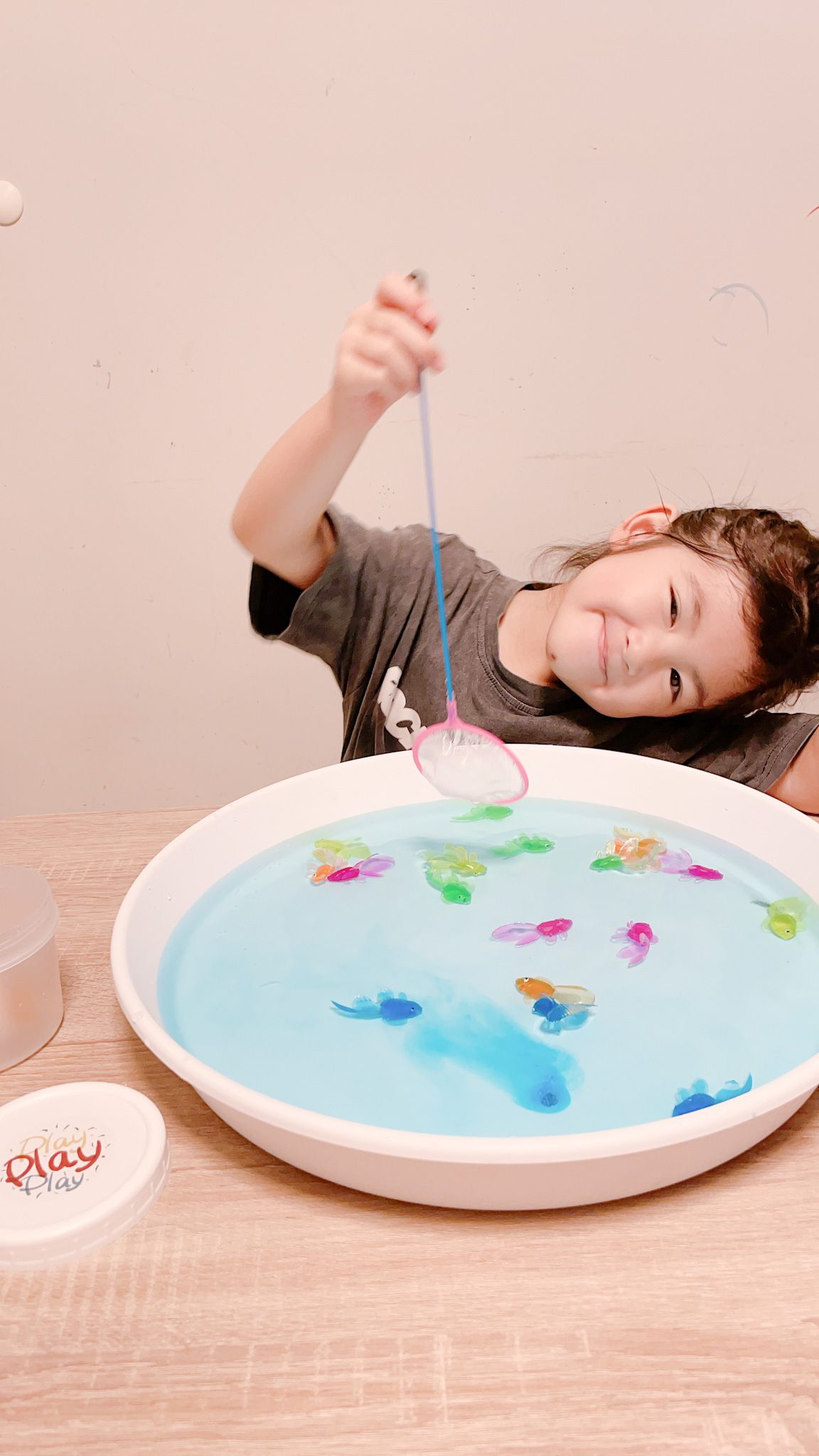 玩玩 Play - 彩色長尾果凍金魚組 (魚身長約4cm、撈網：小圓直徑7CM 長度30CM)-魚一組約20隻、撈網 1支