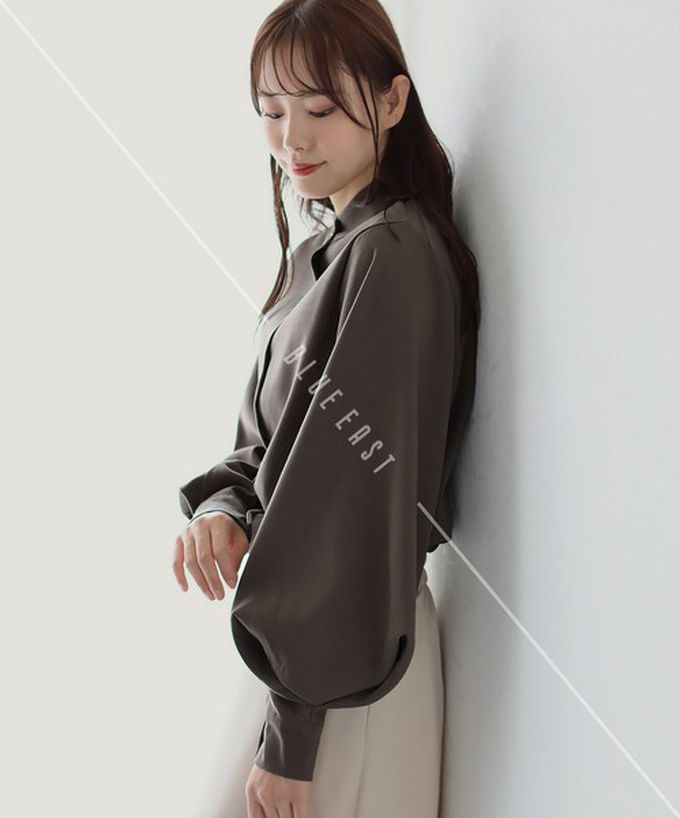 日本 BLUE EAST - 知性小立領澎澎氣球袖襯衫-水藍