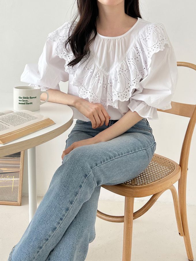 韓國女裝連線 - 鏤空V字荷葉裝飾圓領襯衫-天藍 (FREE)