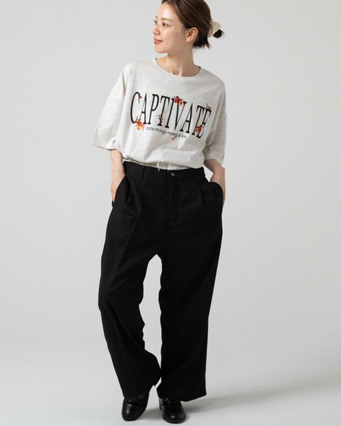 日本 gleam - 花朵刺繡英文標語天竺棉短袖T恤-白