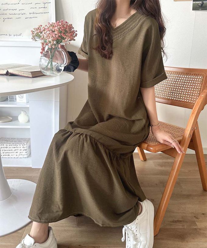 日本 Classical Elf - 顯瘦線條V領傘狀五分袖洋裝-卡其杏