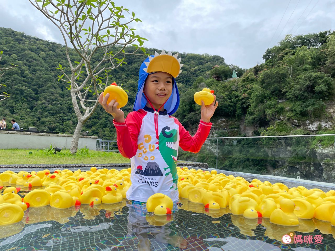 男寶長袖泳裝套裝(附帽子)-快樂恐龍-紅+白+藍