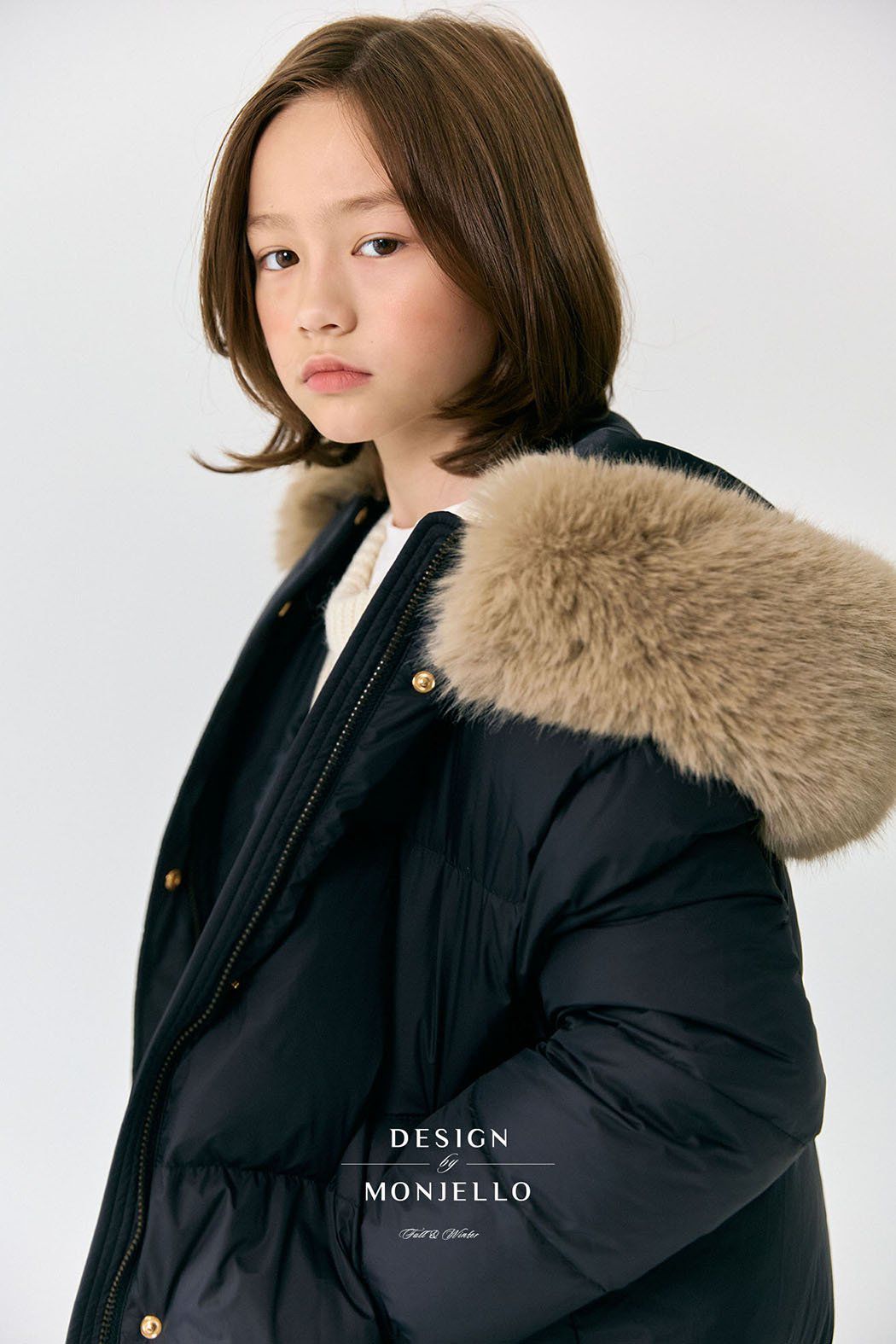 韓國 MONJELLO - (100%鴨絨)雪國來的長版羽絨外套-黑