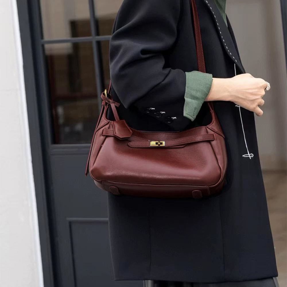 低調街頭風柔軟側背包(附同色收納包)-酒紅 (F)